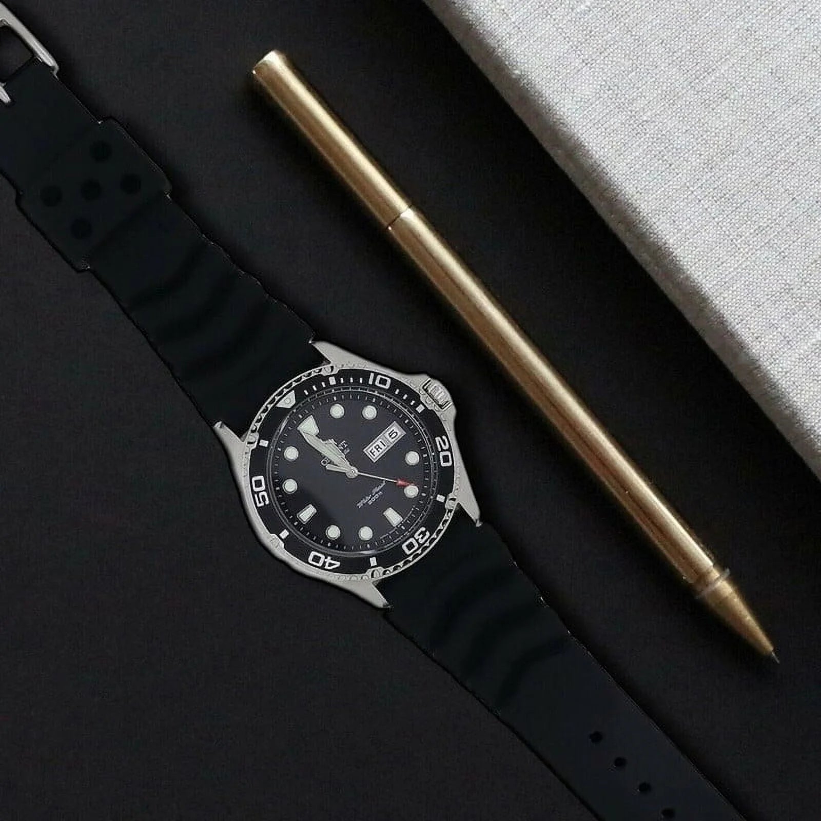 Silicone Watch Strap Compatible with Smartwatches and Traditional Watches - Alain Carnet Watch